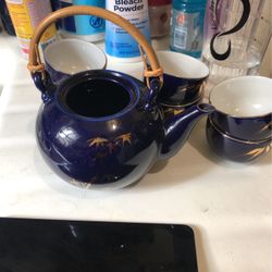 Vintage tea pot set