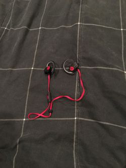 Powerbeats 2 wireless perfect condition includes box and charger. Ask for pics if interested