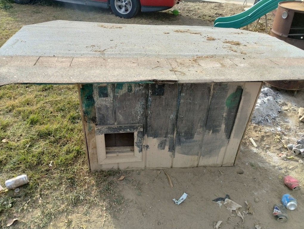 Free Dog House