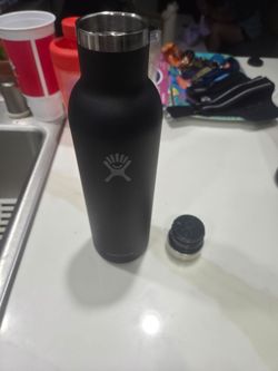 Black hydroflask 25 ounce