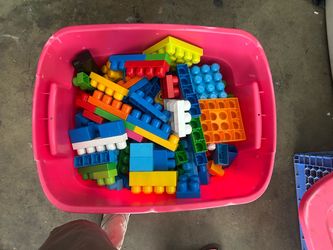 Used kids blocks used normal wear caja llena de blockes de plastico para ninos