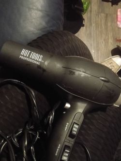 (2) HOT TOOLS BLOWER DRYERS FOR SALE $20each