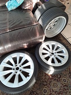 Tesla Model 3 OEM Rims & Tires – Excellent Condition