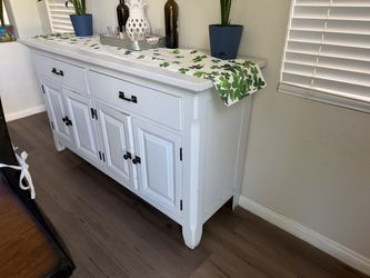 Breakfast bar/side board