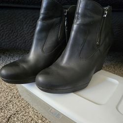 UGG BOOTIES