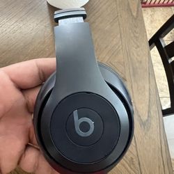 Apple Beats Studio Pro