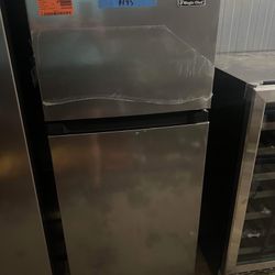 Magic Chef 4.5CF Refrigerator 