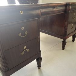 Antique Desk With Key And Lockable Drawers
