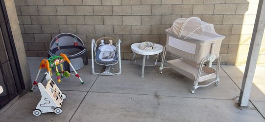 Bassinet and baby accessories