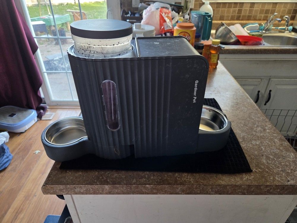 Gardner Pet Automatic Pet Feeder