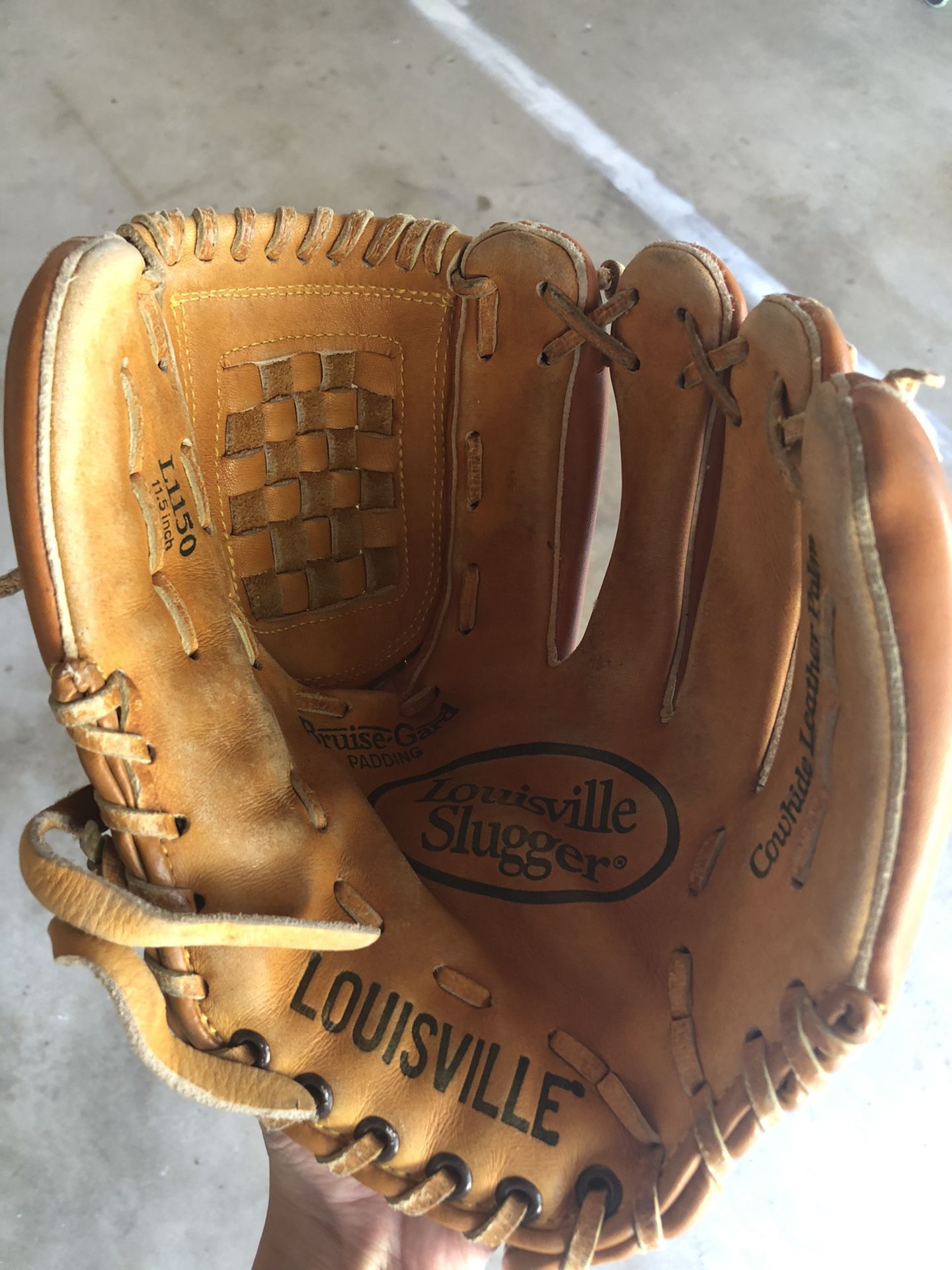 Louisville Slugger Baseball Glove L1150