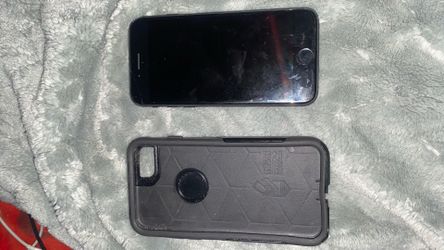 iPhone 7 UNLOCKED with used otter box phone case & charger cable