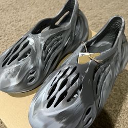 Adidas Yeezy YZY Foam Runner MX Granite Men's Size 5 - IE4931