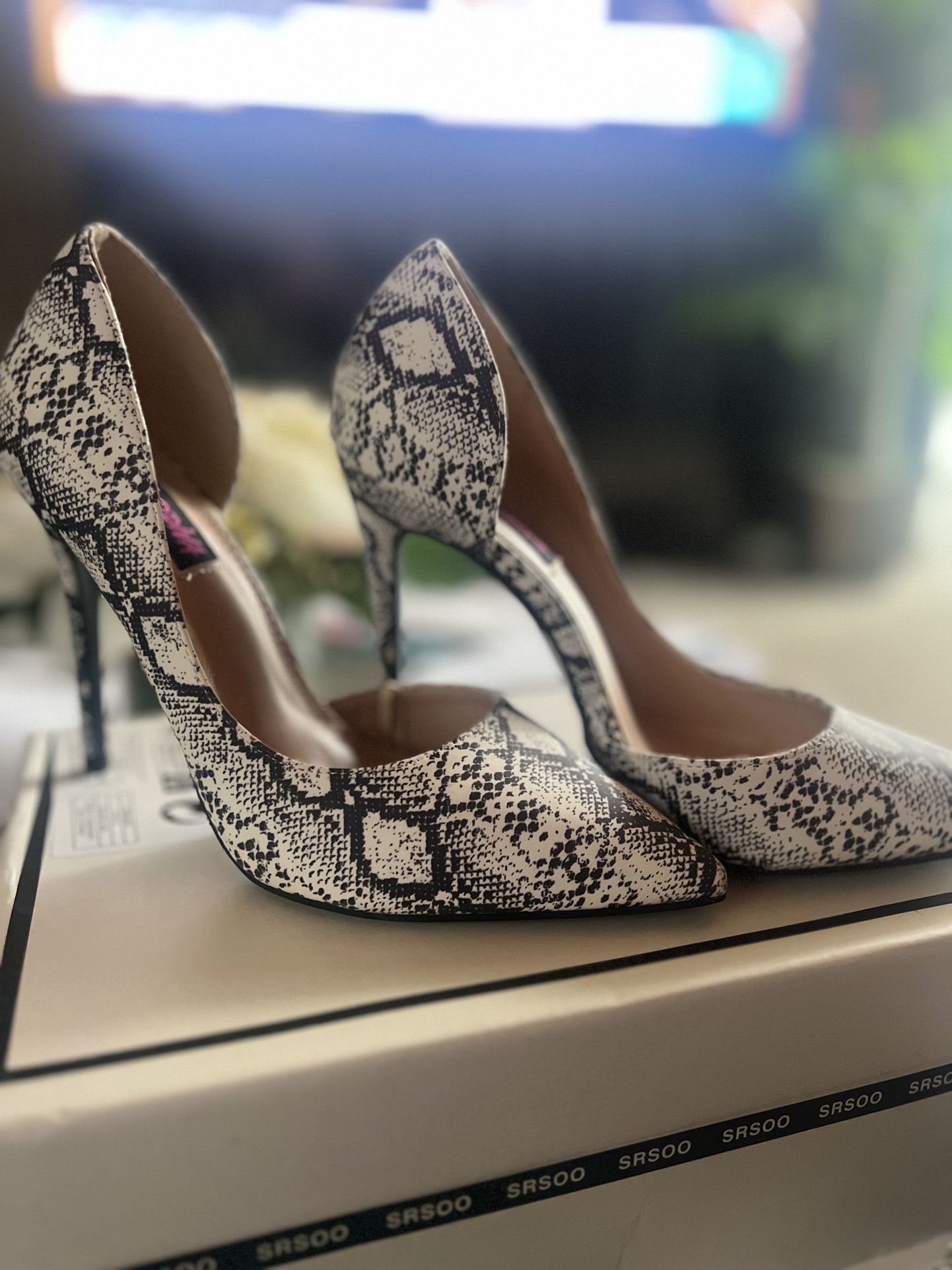 Leather Snake Print Closed Toe Pumps 