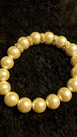 White Pearl large bead bracelet