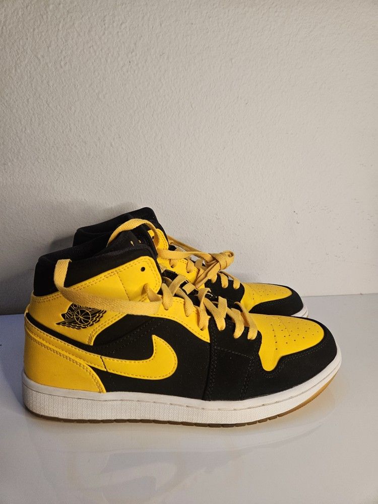 Jordan 1 New Love Size 8.5 Barely Used Like New, Replacement Box