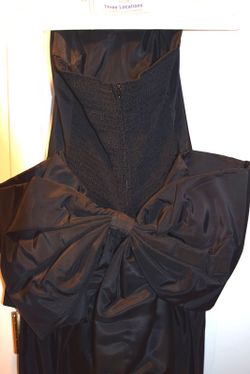 Special occasions: art openings, theater, New Years, et al