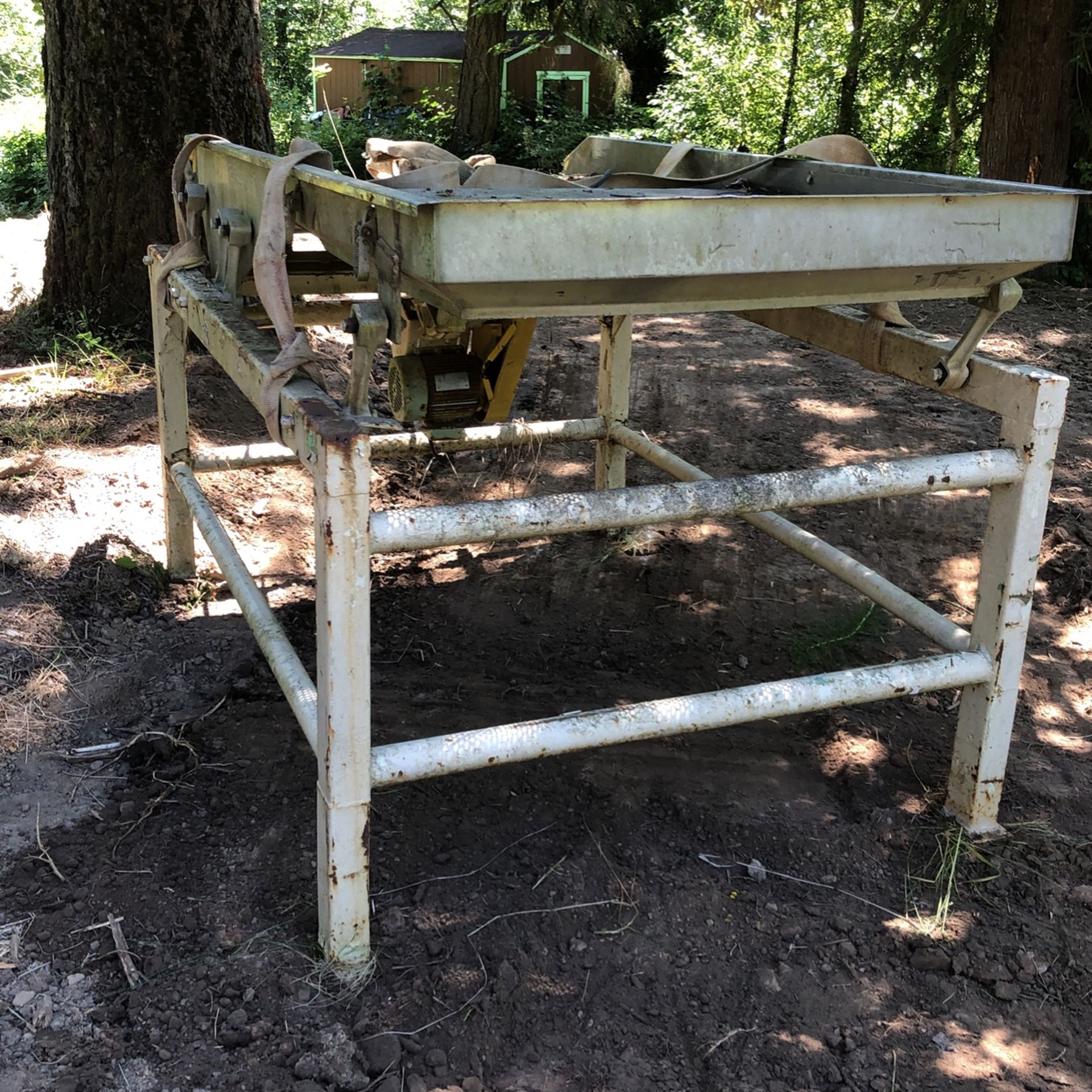 Screening machine three phase electrical motor