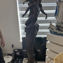 Statue decor