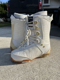 Woman’s snowboarding Boots