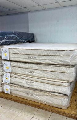 🔥King Saatva Pillowtop MATTRESS, box spring 🔥