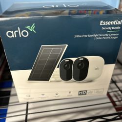 Arlo Essential Spotlight Camera + Solar Panel (2 Cameras + 1 Solar Panel)