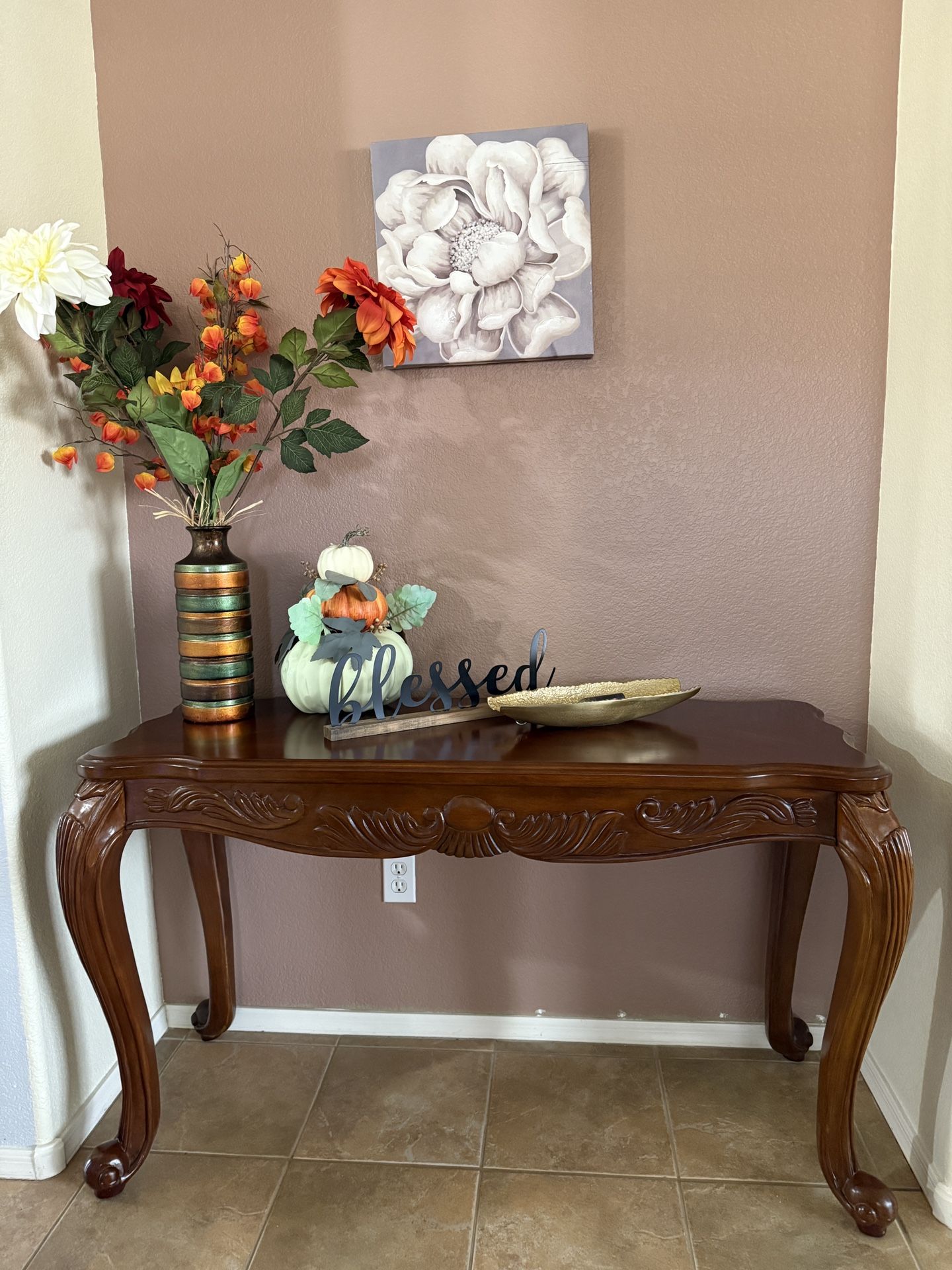 Elegant Hand-Carved Solid Wood Console Table by Poundex – Classic Entryway or Hall Accent 52”