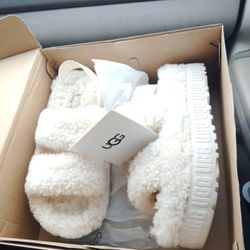 UGG Fluffitas