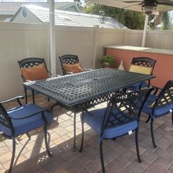Cast Aluminum Table With 6 Chairs 
