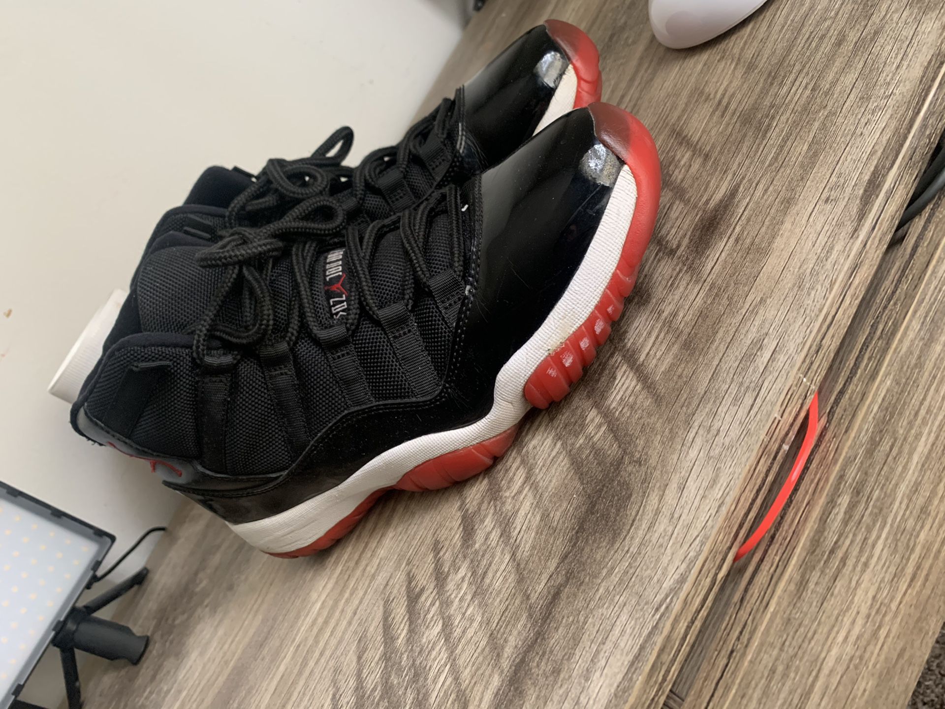Jordan retro 11 ( not fake) I don't have the box size 9,5 good condition /they are sold together