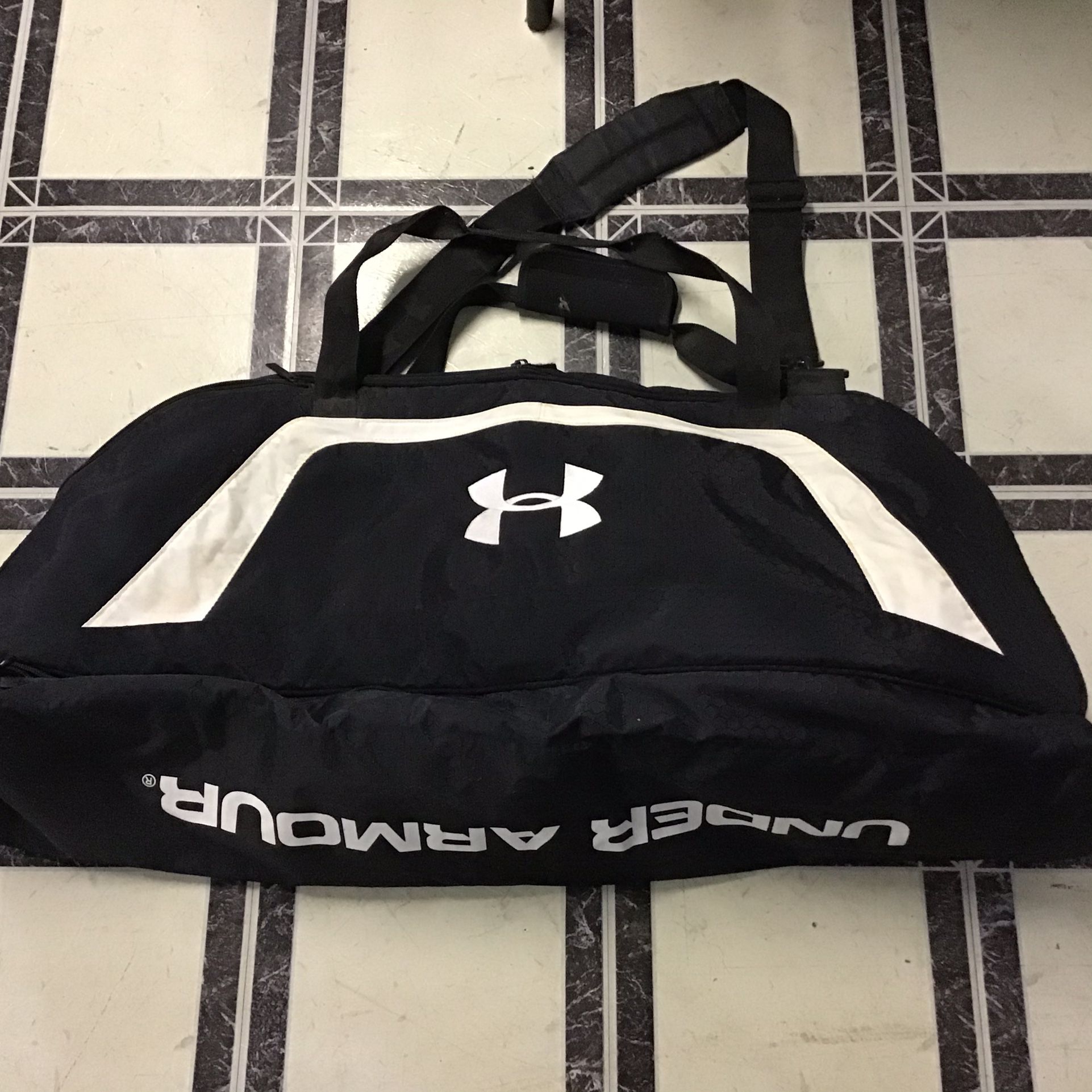 Under Armour~Bat bag for Baseball/softball 35” Bat Equipment storage game gear bag/duffle
