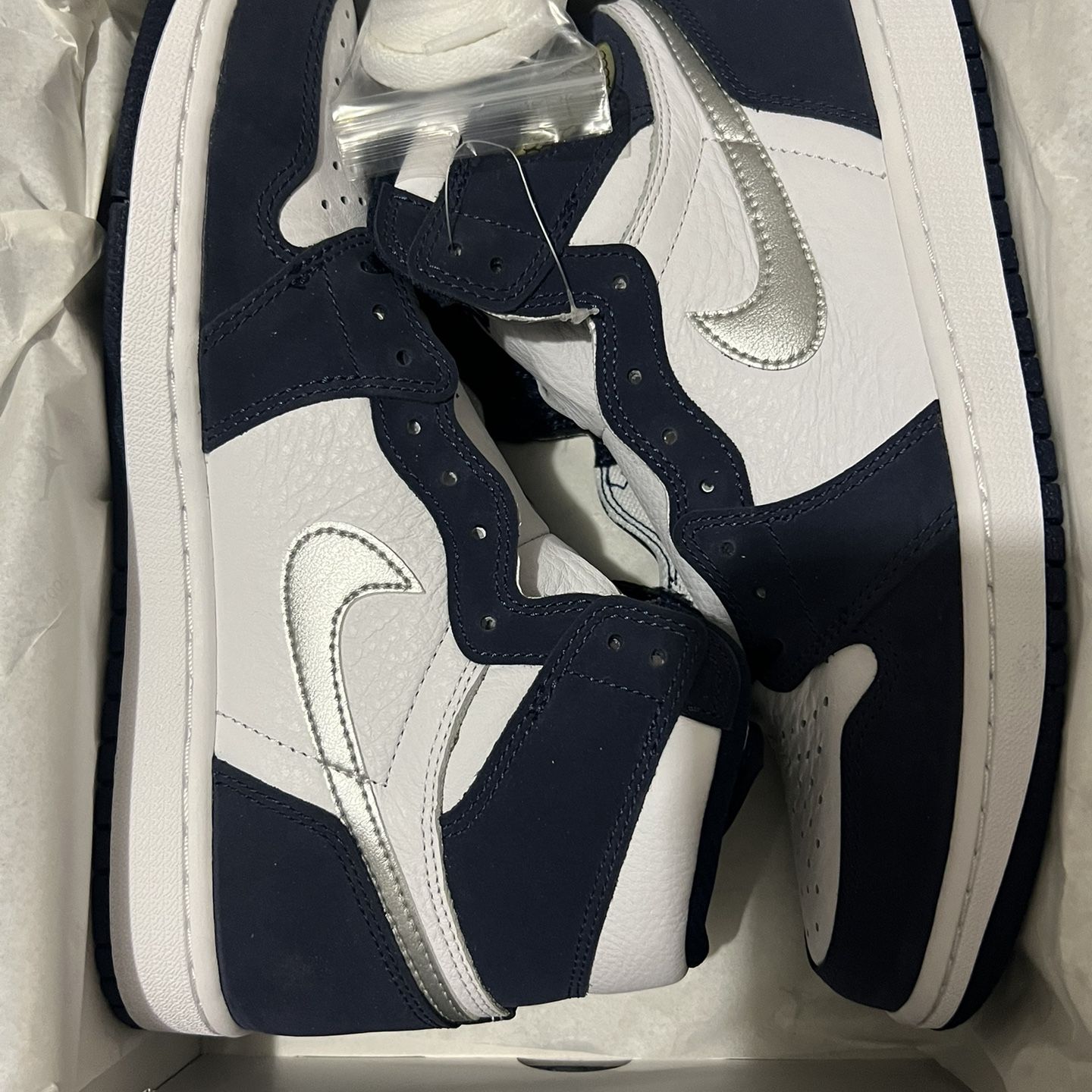 AIR JORDAN 1 RETRO (MIDNIGHT NAVY) 