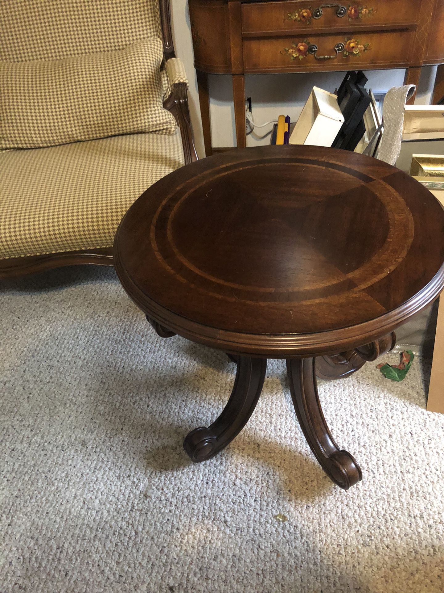End table by Hooker 150 like new 