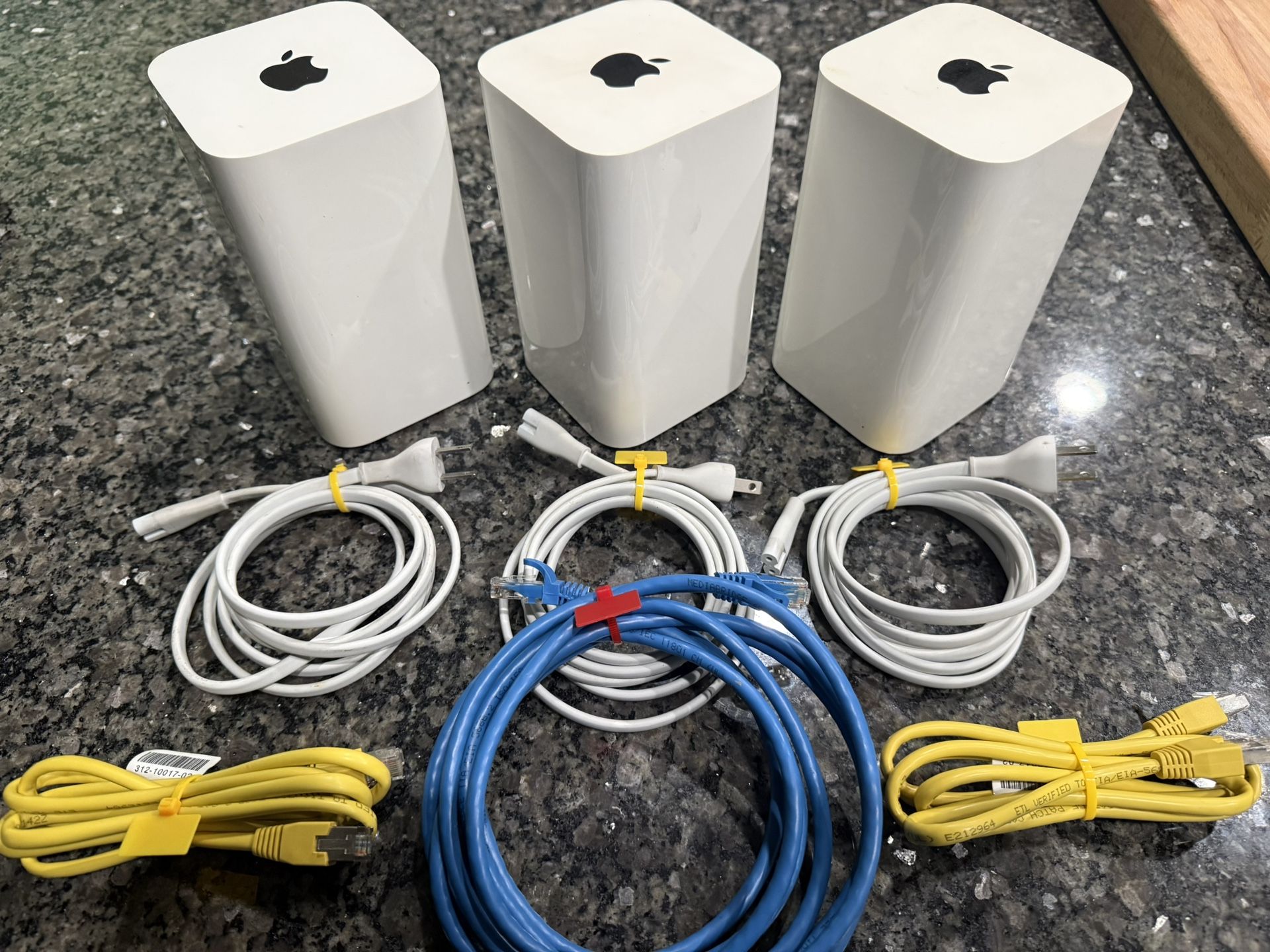 Apple AirPort Extreme A1521  3 Port Base Station ( LOT of 3 )