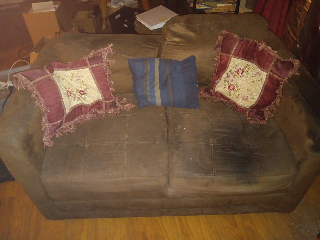 Couch 2 Cushion