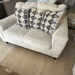 Se Regalan Muebles Y Centro De Mesa GRATIS