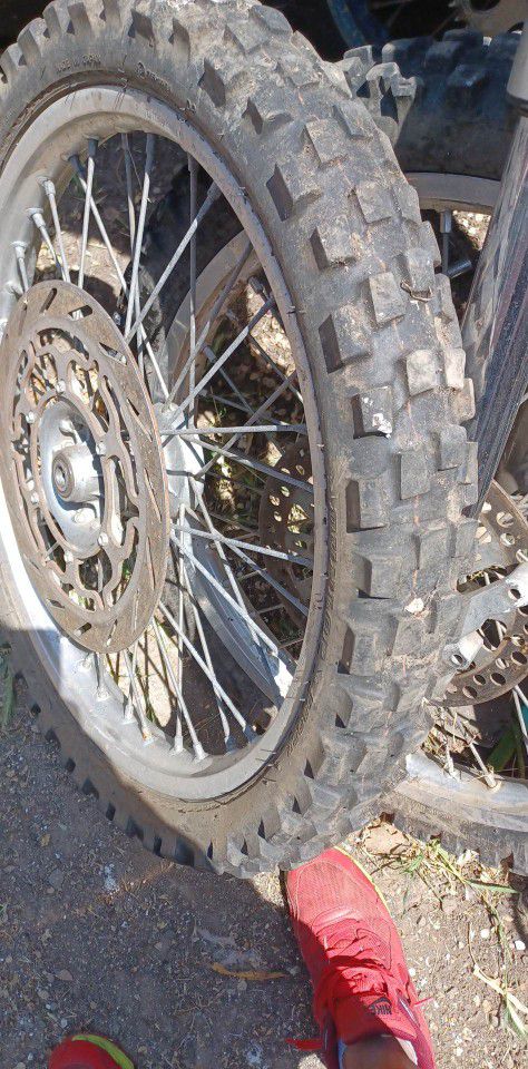 Suzuki 125RM FRONT AND REAR RIMS. PLUS FORKS5