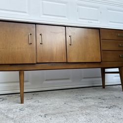 Mid Century Modern Credenza/Sideboard/Buffet/Secret Liquor Bar.