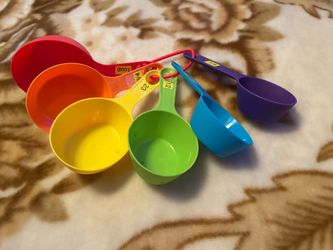 Rainbow measuring cups