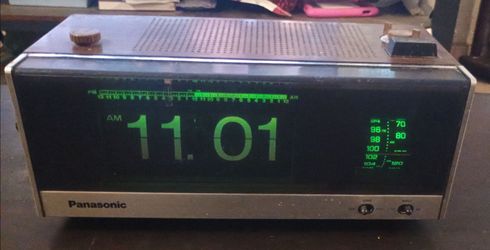 Vintage Panasonic am fm clock radio