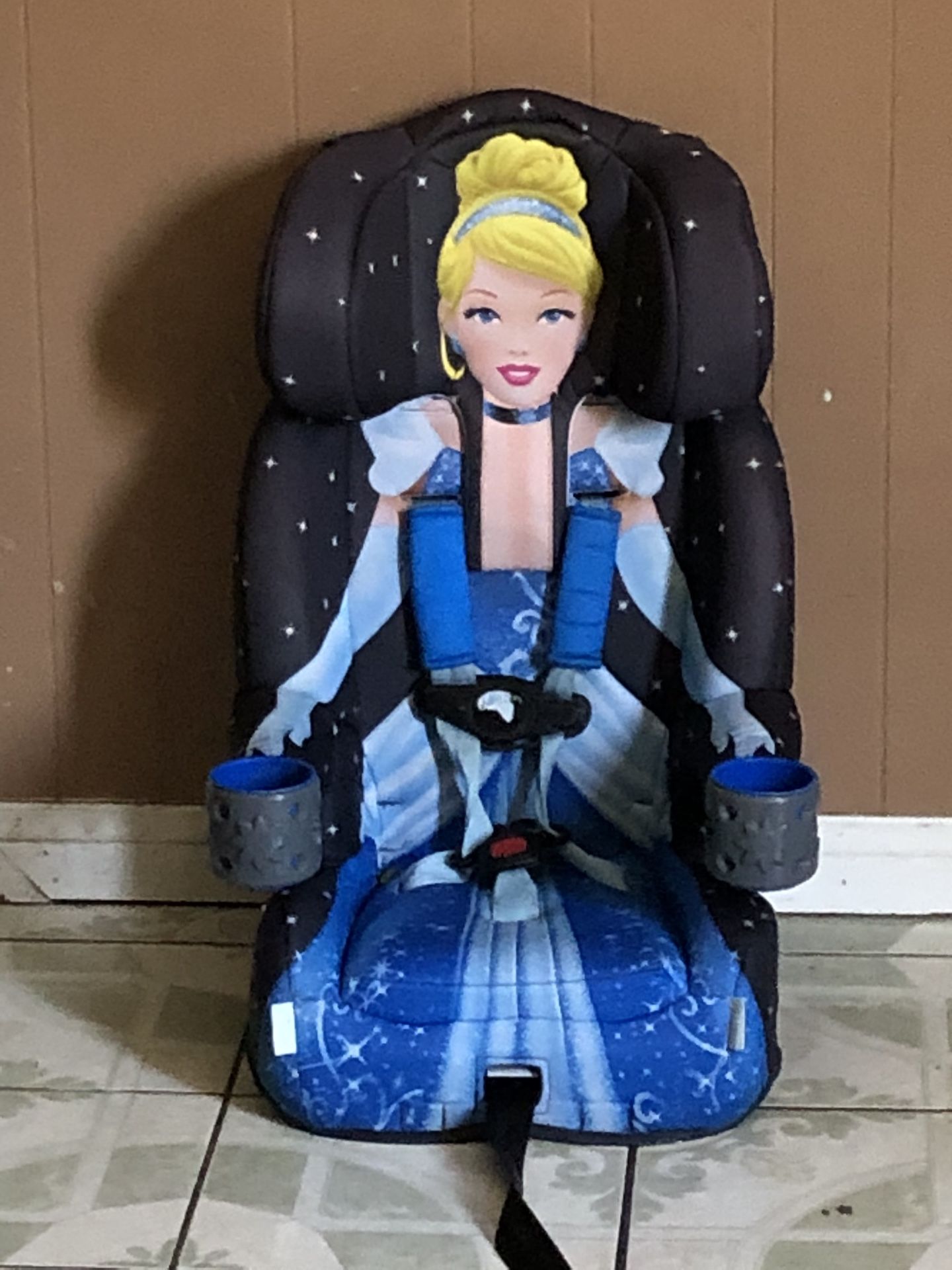 LIKE NEW KIDS EMBRACE CINDERELLA CAR SEAT 2 IN 1