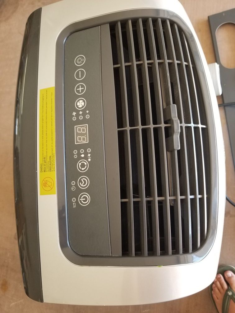 Idylis Portable Heater/ Air conditioner, model 0625617 for Sale in