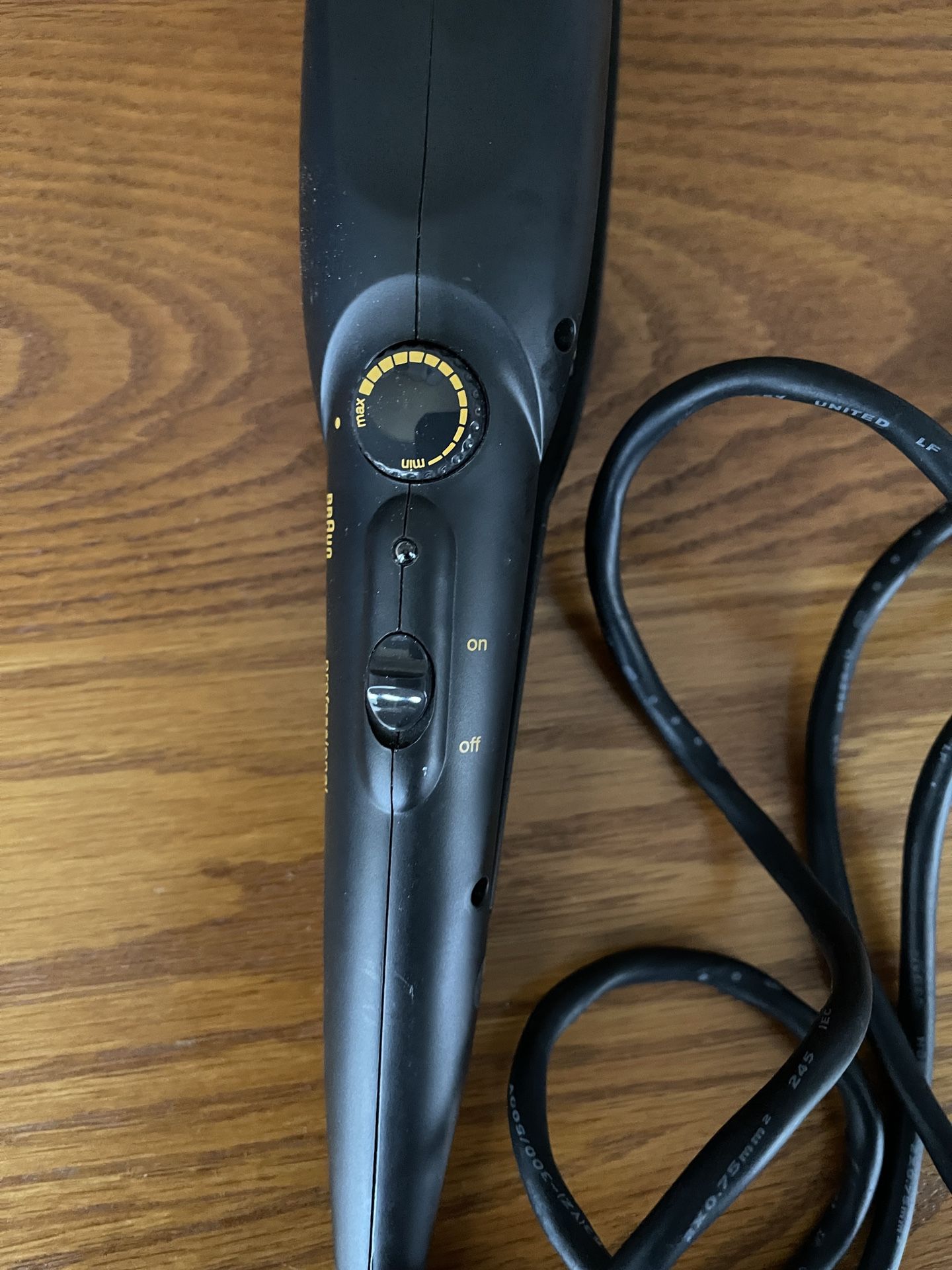 Braun Professional Hair Straightener For Use In Europe 220-240 V