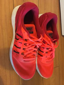 RED ORANGE NIKE RUNNING SHOES