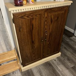 Reconditioned Cabinet With Adjustable Shelves And Lock And Key
