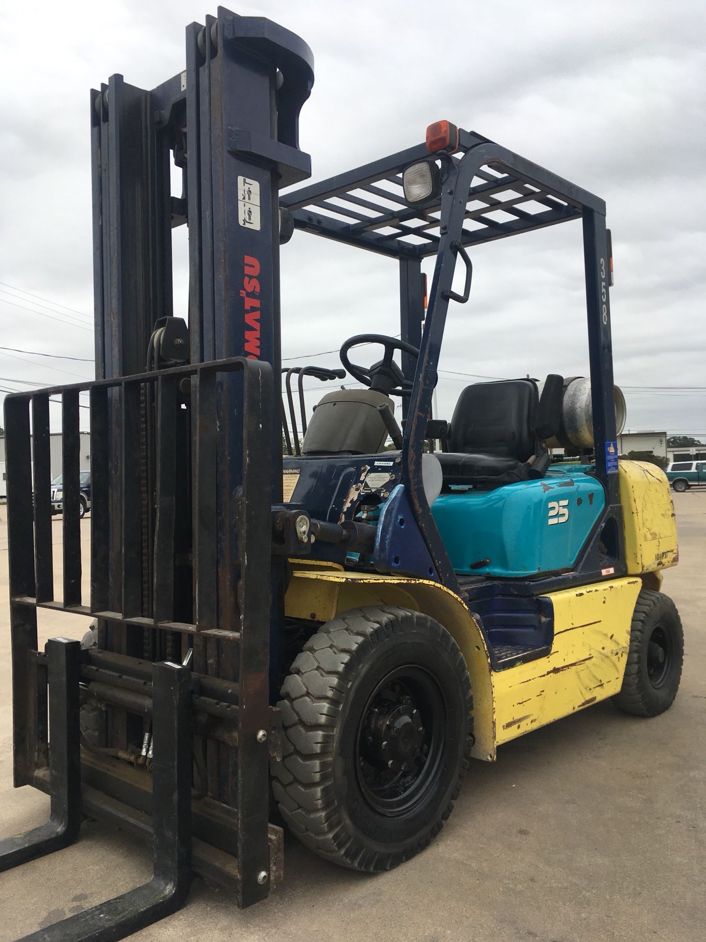 Forklift komatsu 5000 lbs