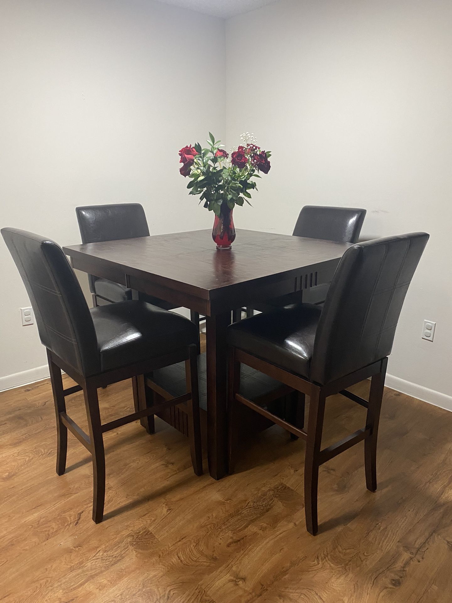 Dining table set