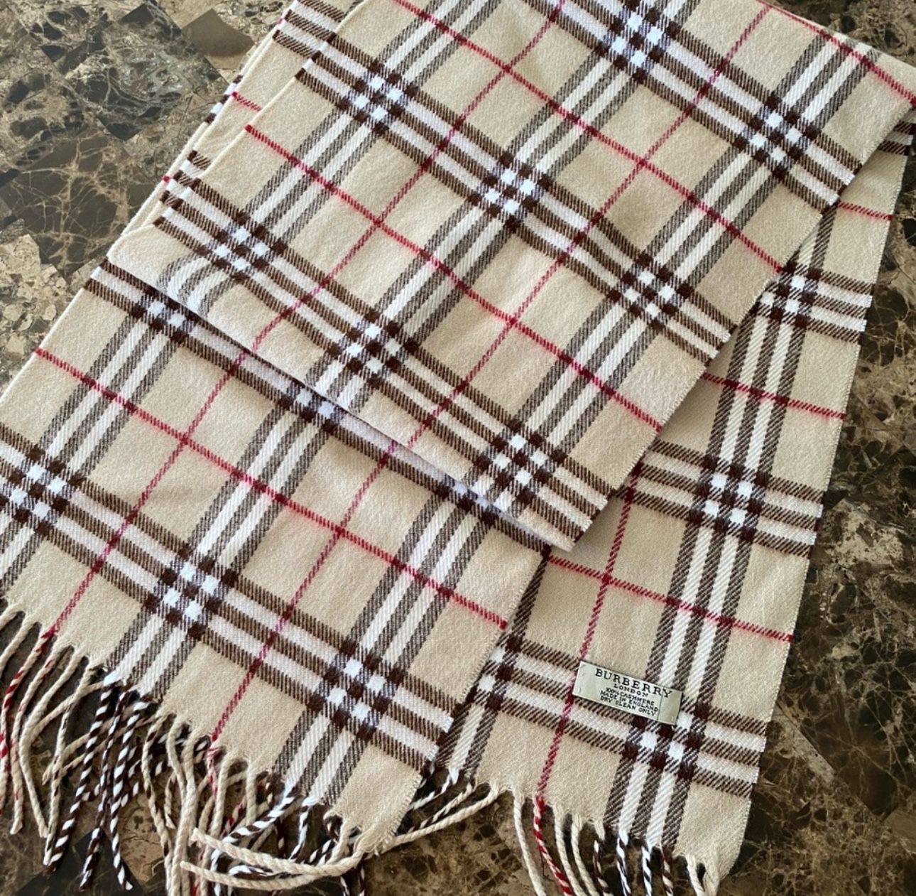 STUNNING AUTHENTIC BURBERRY SCARF