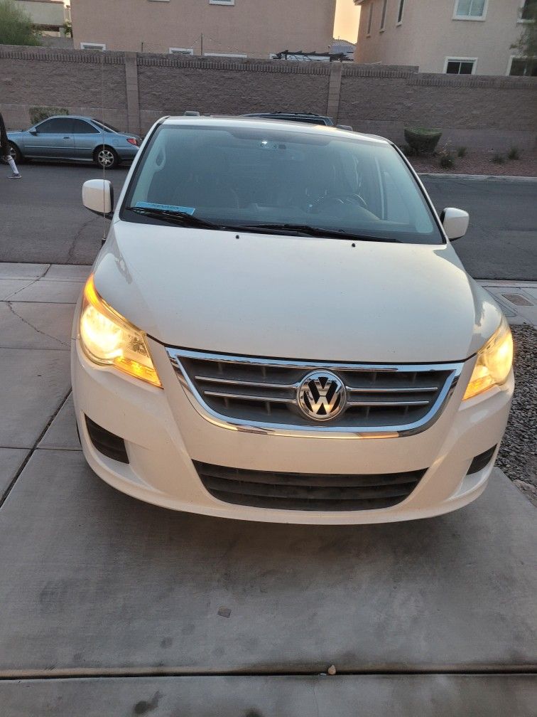 2012 Volkswagen Routan