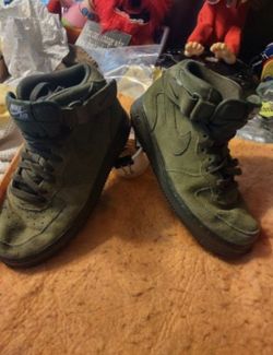 Nike Air Force 1 Mid 07s Size 9